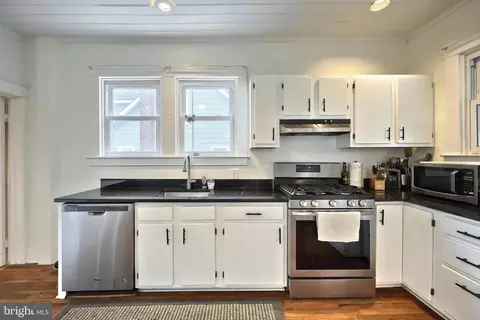Kitchen - 615 Dunkirk Rd, Baltimore, MD 21212 photo 2 of 3