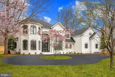 16 Huntersworth Ct, Owings Mills, MD 21117