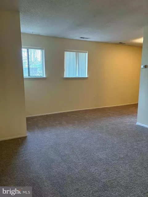 Living - 9 Windblown Ct #101, Baltimore, MD 21209 photo 1 of 1