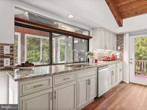 Kitchen - 10 Lochwynd Ct, Phoenix, MD 21131 photo 2 of 4