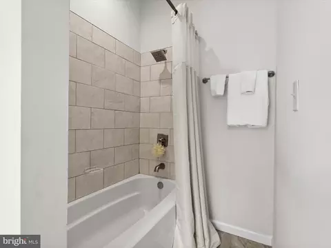 Bath - 10 Lochwynd Ct, Phoenix, MD 21131 photo 2 of 4