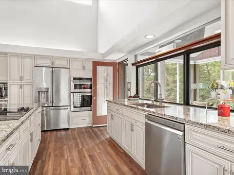 Kitchen - 10 Lochwynd Ct, Phoenix, MD 21131 photo 3 of 4