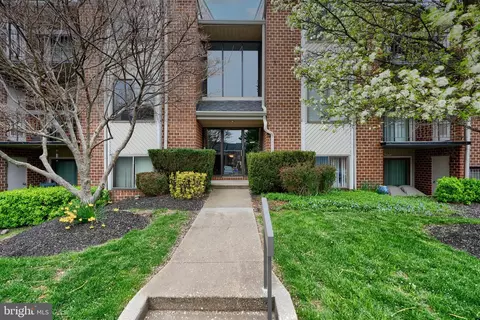10 Mullingar Ct #201, Lutherville Timonium, MD 21093