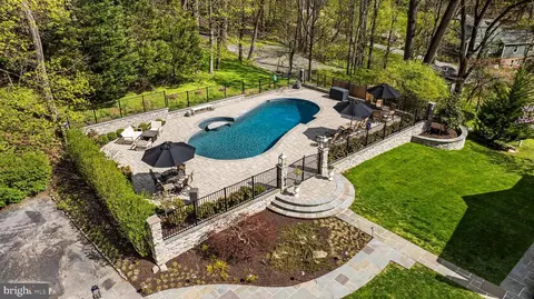 Exterior - 1846 Circle Rd, Towson, MD 21204 photo 5 of 12