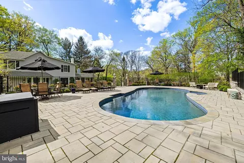 Exterior - 1846 Circle Rd, Towson, MD 21204 photo 7 of 12