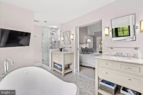 Bath - 1846 Circle Rd, Towson, MD 21204 photo 2 of 8