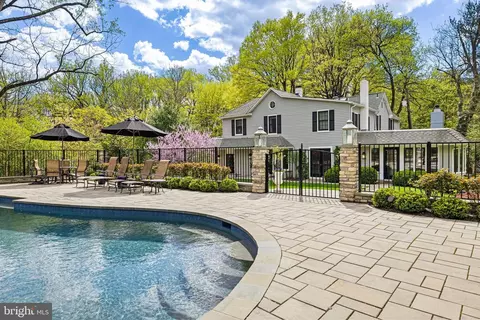 Exterior - 1846 Circle Rd, Towson, MD 21204 photo 8 of 12