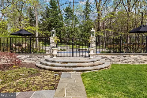 Exterior - 1846 Circle Rd, Towson, MD 21204 photo 3 of 12