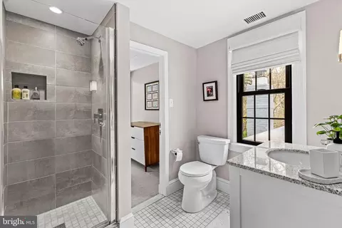 Bath - 1846 Circle Rd, Towson, MD 21204 photo 7 of 8
