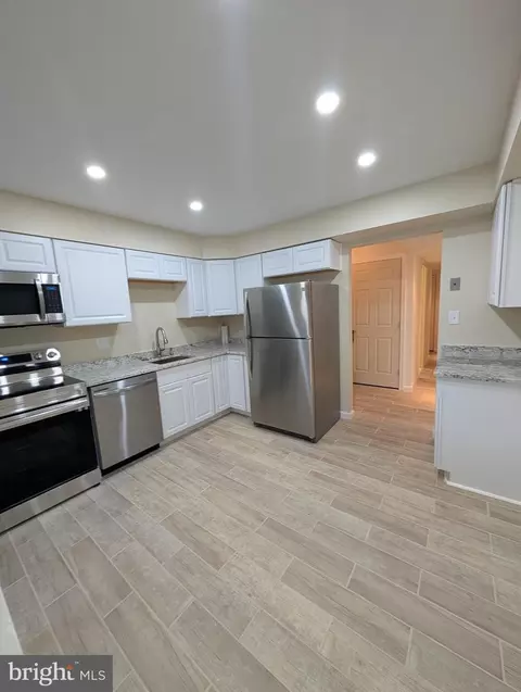 Kitchen - 8 Mullingar Ct #302, Lutherville Timonium, MD 21093 photo 2 of 2