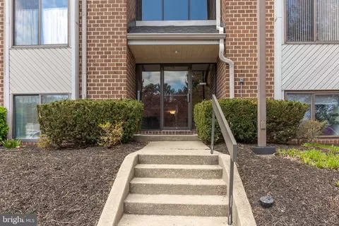 8 Mullingar Ct #302, Lutherville Timonium, MD 21093