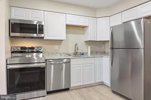 Kitchen - 8 Mullingar Ct #302, Lutherville Timonium, MD 21093 photo 1 of 2