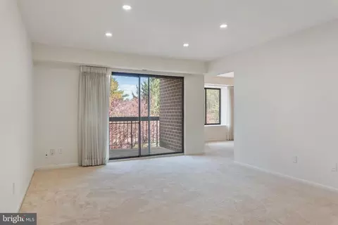 Living - 8 Mullingar Ct #302, Lutherville Timonium, MD 21093 photo 2 of 2