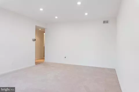 Living - 8 Mullingar Ct #302, Lutherville Timonium, MD 21093 photo 1 of 2
