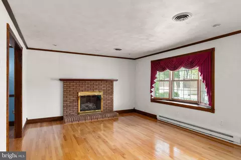 Living - 6521 Blackhead Rd, Middle River, MD 21220 photo 1 of 2