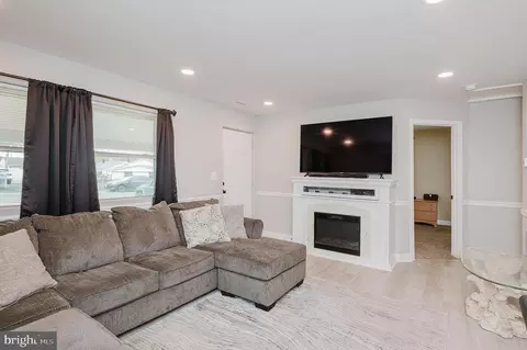 Entry Way - 4 Right Aileron, Middle River, MD 21220 photo 1 of 4