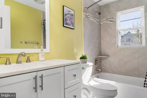 Bath - 707 Walker Ave, Baltimore, MD 21212 photo 3 of 5
