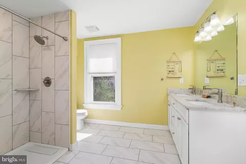 Bath - 707 Walker Ave, Baltimore, MD 21212 photo 2 of 5