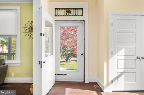 Entry Way - 707 Walker Ave, Baltimore, MD 21212 photo 2 of 6