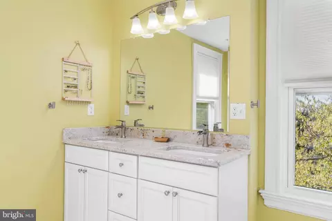 Bath - 707 Walker Ave, Baltimore, MD 21212 photo 1 of 5