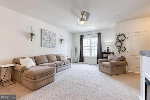Living - 906 Sandy Run Rd, Middle River, MD 21220 photo 1 of 2
