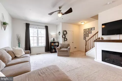 Living - 906 Sandy Run Rd, Middle River, MD 21220 photo 2 of 2
