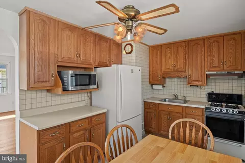 318 4th Ave, Lansdowne, MD 21227 photo 9