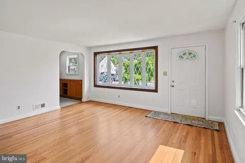 318 4th Ave, Lansdowne, MD 21227 photo 5