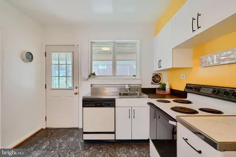 1316 Glendale Rd, Baltimore, MD 21239 photo 15
