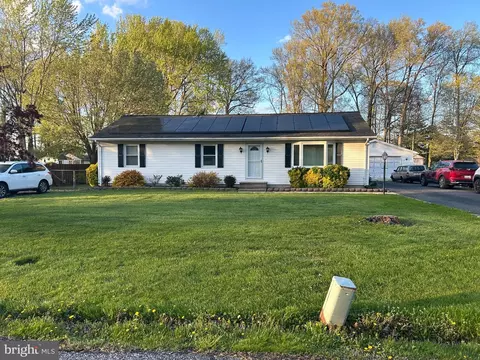 6916 Harewood Park Dr, Middle River, MD 21220