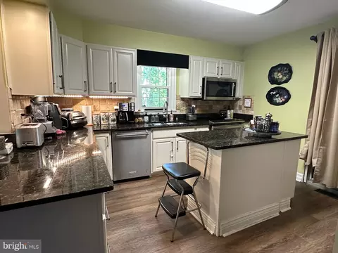 8945 Satyr Hill Rd, Parkville, MD 21234 photo 16