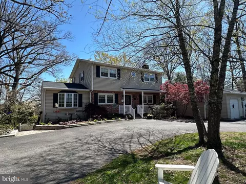 8945 Satyr Hill Rd, Parkville, MD 21234 photo 3