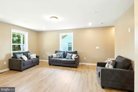 2730 Daisy Ave, Halethorpe, MD 21227 photo 10
