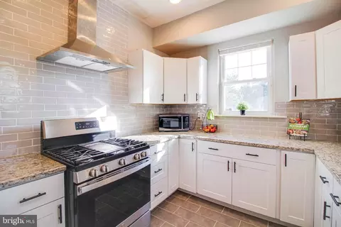 Kitchen - 650 Orpington Rd, Baltimore, MD 21229 photo 4 of 6