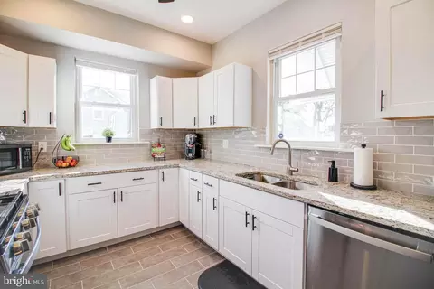Kitchen - 650 Orpington Rd, Baltimore, MD 21229 photo 3 of 6