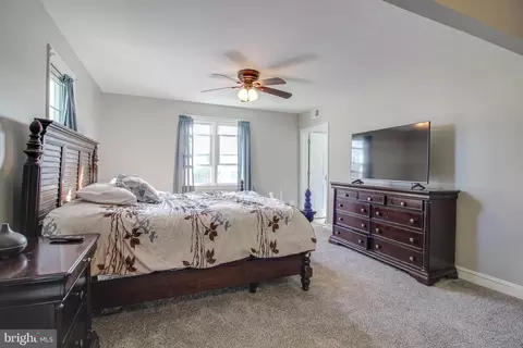 Bedroom - 650 Orpington Rd, Baltimore, MD 21229 photo 3 of 6