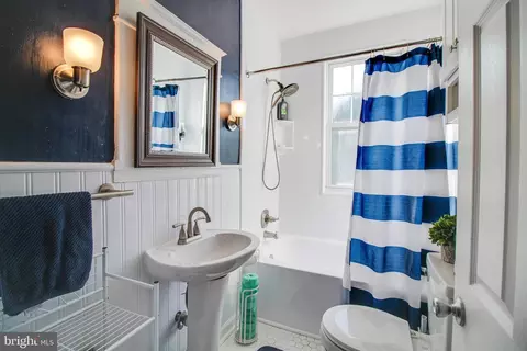 Bath - 650 Orpington Rd, Baltimore, MD 21229 photo 4 of 5