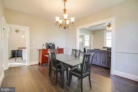 Dining - 650 Orpington Rd, Baltimore, MD 21229 photo 1 of 3