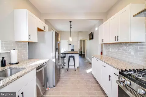 Kitchen - 650 Orpington Rd, Baltimore, MD 21229 photo 5 of 6