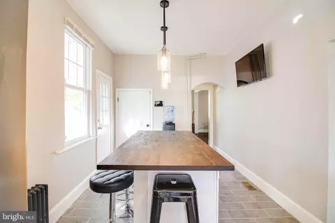 Entry Way - 650 Orpington Rd, Baltimore, MD 21229 photo 1 of 9