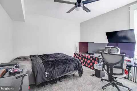 Bedroom - 650 Orpington Rd, Baltimore, MD 21229 photo 5 of 6