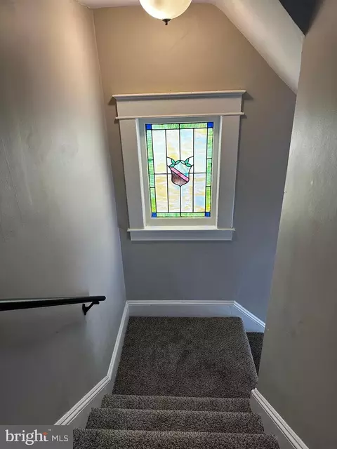 Entry Way - 650 Orpington Rd, Baltimore, MD 21229 photo 5 of 9