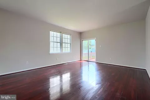Living - 724 Tinker Rd, Middle River, MD 21220 photo 2 of 8