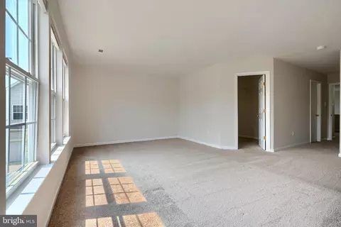 Living - 724 Tinker Rd, Middle River, MD 21220 photo 7 of 8