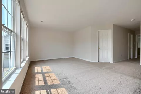 Living - 724 Tinker Rd, Middle River, MD 21220 photo 6 of 8