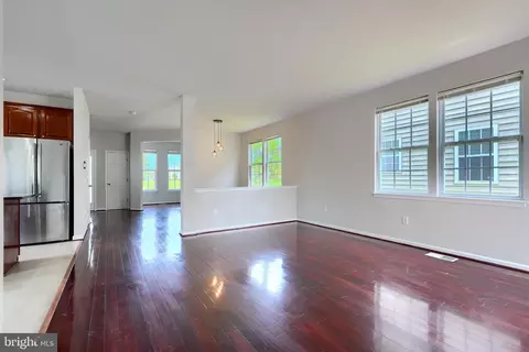 Living - 724 Tinker Rd, Middle River, MD 21220 photo 3 of 8
