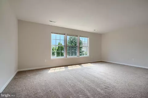 Living - 724 Tinker Rd, Middle River, MD 21220 photo 5 of 8
