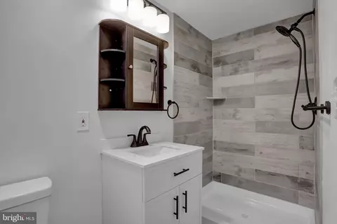 Bath - 5646 Leiden Rd, Baltimore, MD 21206 photo 2 of 2