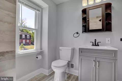 Bath - 5646 Leiden Rd, Baltimore, MD 21206 photo 1 of 2