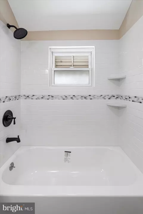 Bath - 1907 Guy Way, Dundalk, MD 21222 photo 4 of 4